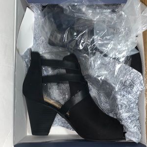 NWT Libby Edelman open toe booties